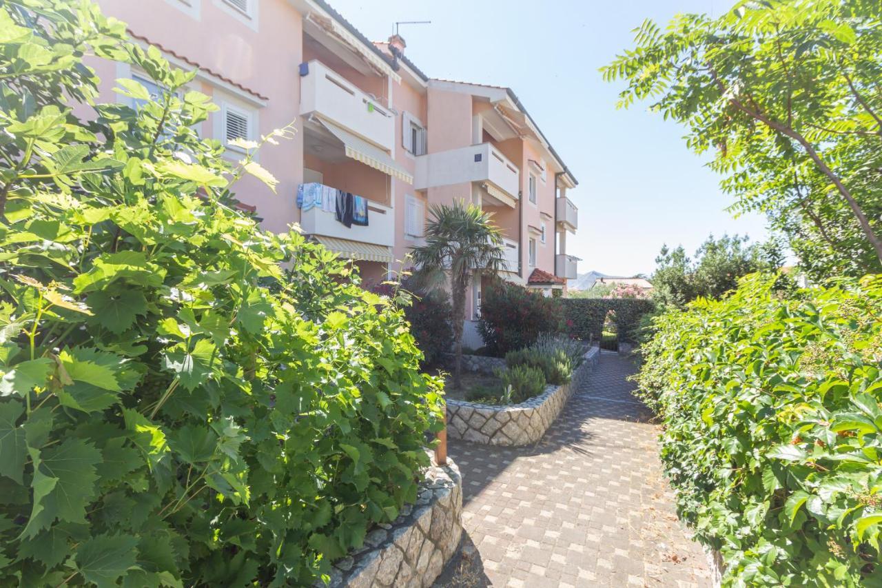 Apartments Ema & Mislav With Terrace Baška Buitenkant foto